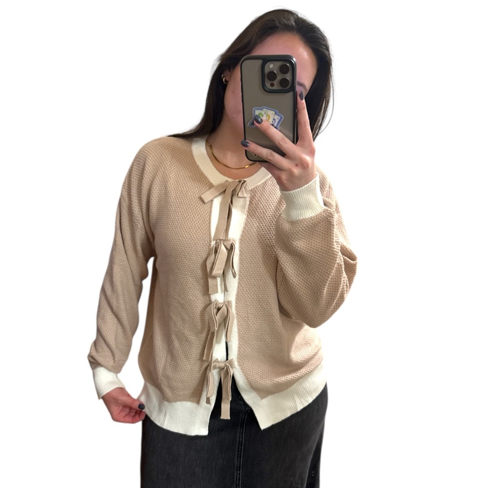 NWT Women's Beige and White Sweater with Bow Details
